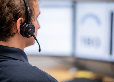 A trained and certified technician from TekTrendz helps a local business manage Microsoft 365